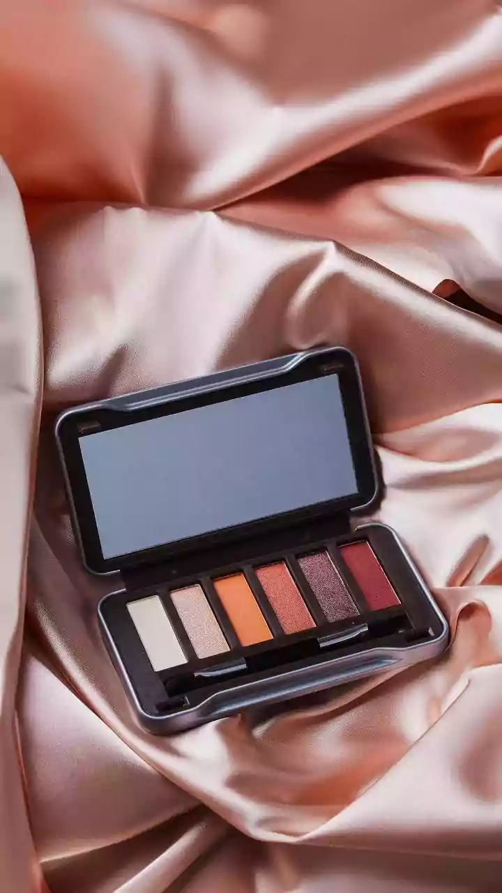 Soft Gold And Bronze Choices: Why Metallic Eye Shadow Palettes Remain Indian Festive Bestsellers