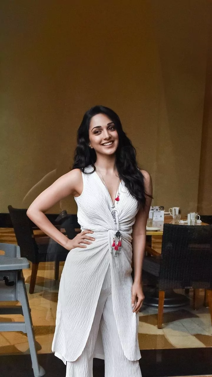 Kiara Advani's Stunning Return: Viral Photos & Fan Frenzy!