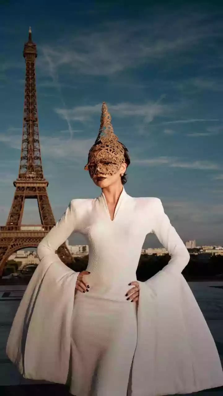 Zendaya viraliza com looks inspirados em deusa grega na turnê de “A Odisseia”