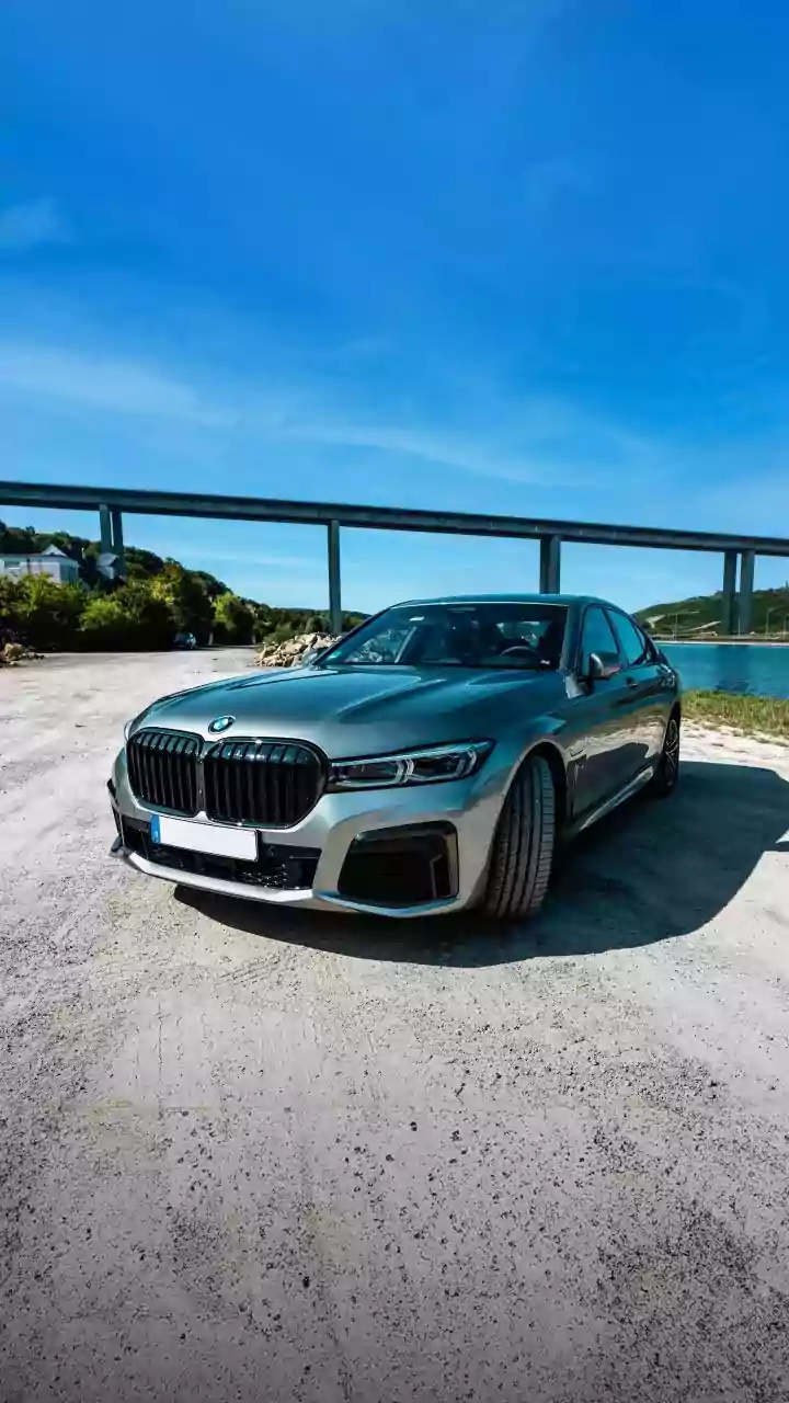 BMW’s new 7 Series will continue with big grille split lights