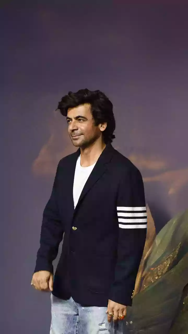Sunil Grover EXPELS Aamir Khan! Is the actor behind Happy Patel Khatarnak Jasoos, Vir Das, involved in a plot? WATCH NOW