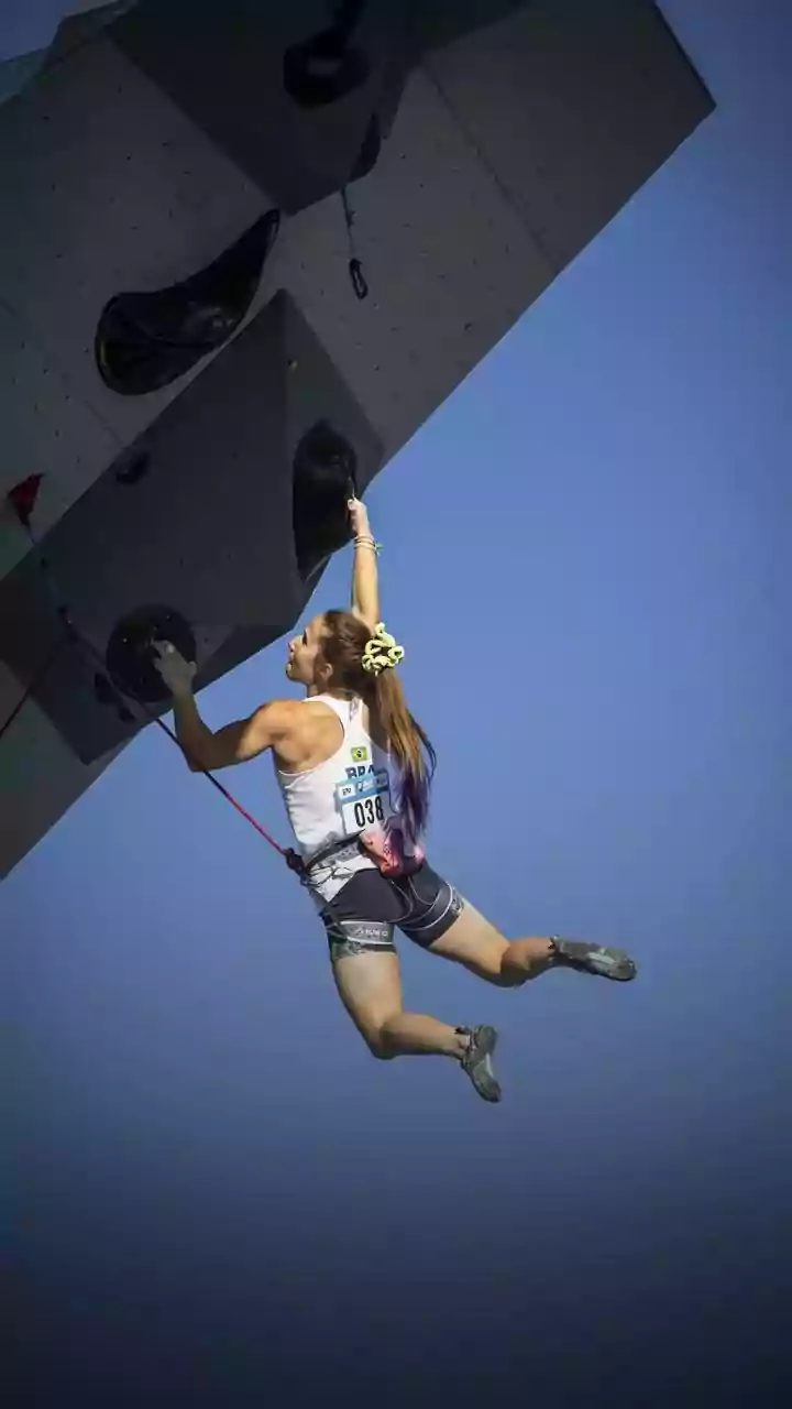 Brasileira alcança top20 na Copa do Mundo de escalada, em Praga