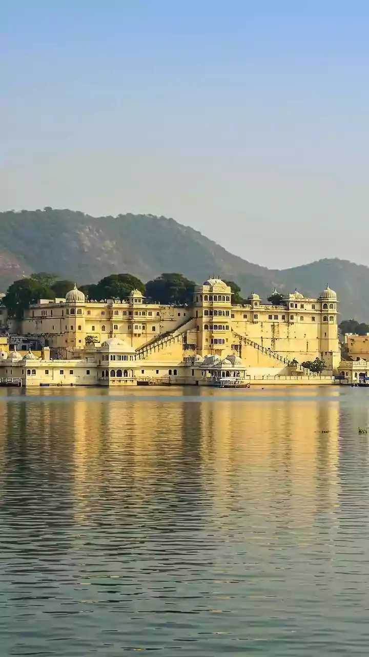 Monsoon palaces in Mandu draw budget weekend tourists from Indore and Bhopal