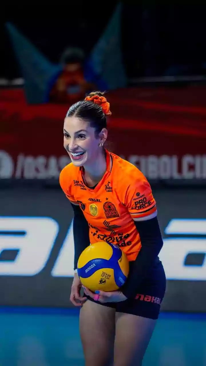 Camila Brait anuncia jogo de despedida"cheio de estrelas” no palco onde começou