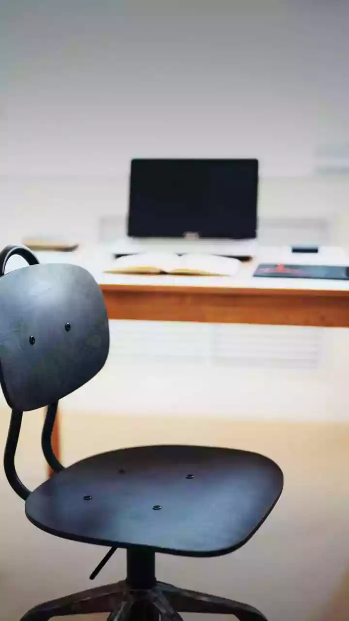 Simple Desk Fixes for People Who Feel Uncomfortable After Long Hours