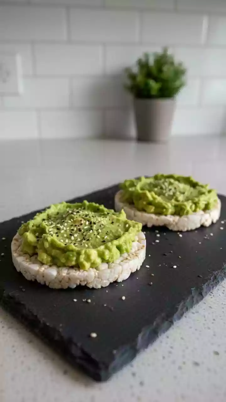Rice cakes + avocado spread: A quick breakfast hack