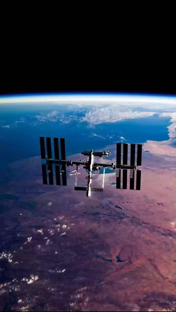 Private space stations conduct low gravity experiments inside scalable inflatable habitat modules