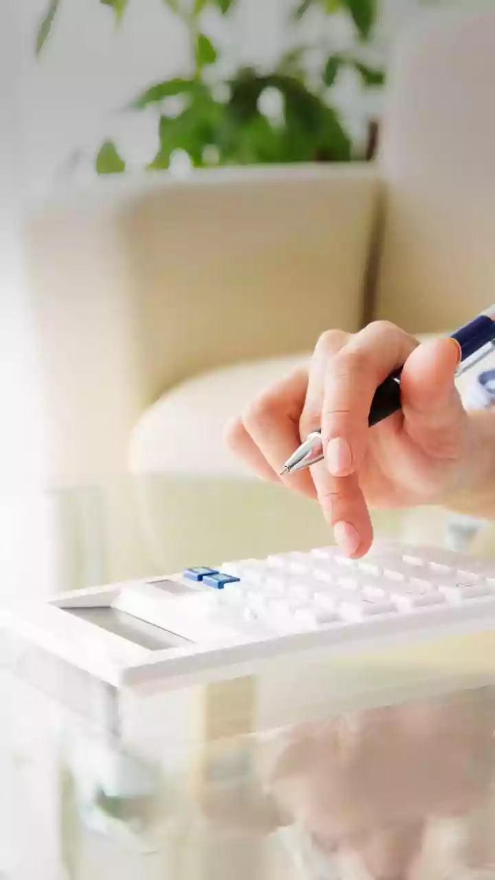 How Independent Contractors Estimate Advance-Tax Liability When Monthly Incomes Shift Constantly