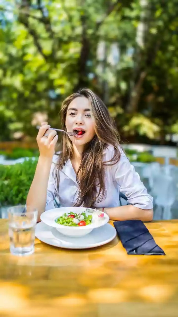 How Large Afternoon Lunches Keep Blood Sugar Balanced And Boost Nighttime Sleep