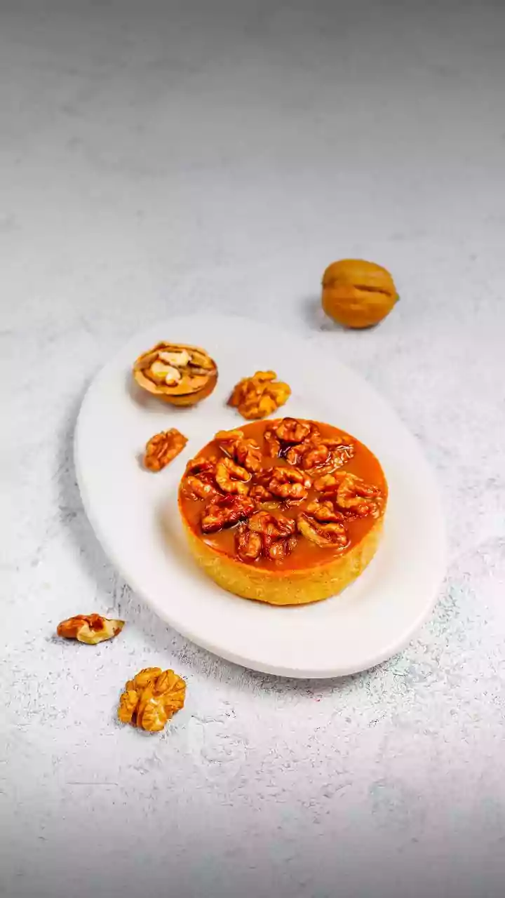 Torta de nozes com ganache e caramelo