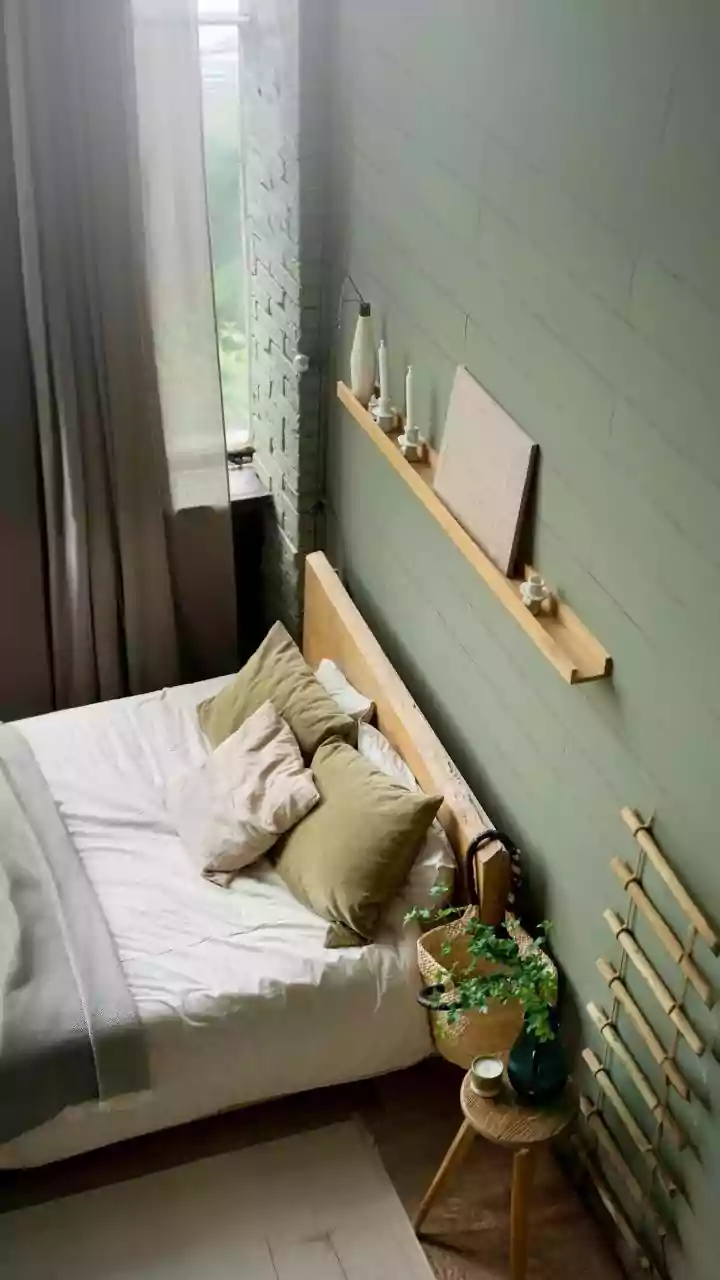 Choose Hotel Rooms by Likely Noise Sources, Not Floor Number Alone