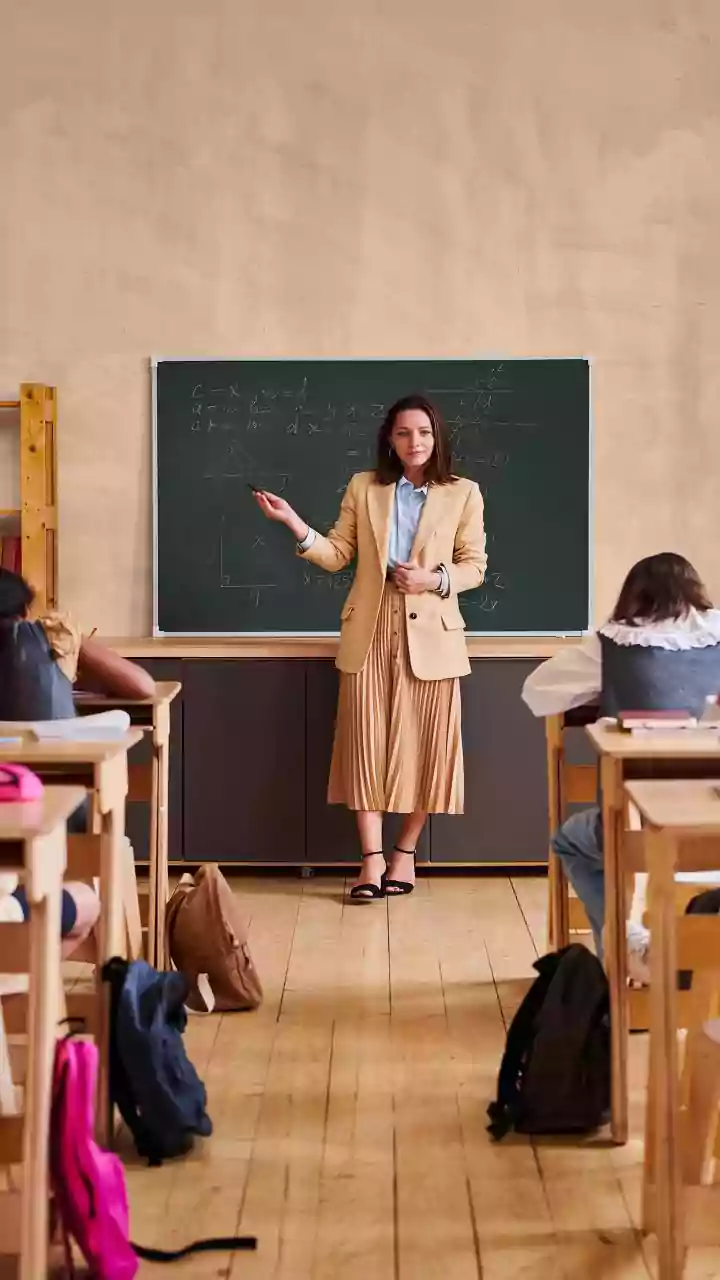 How University Students Summarize Recorded Lectures Privately With On Device Software Tools