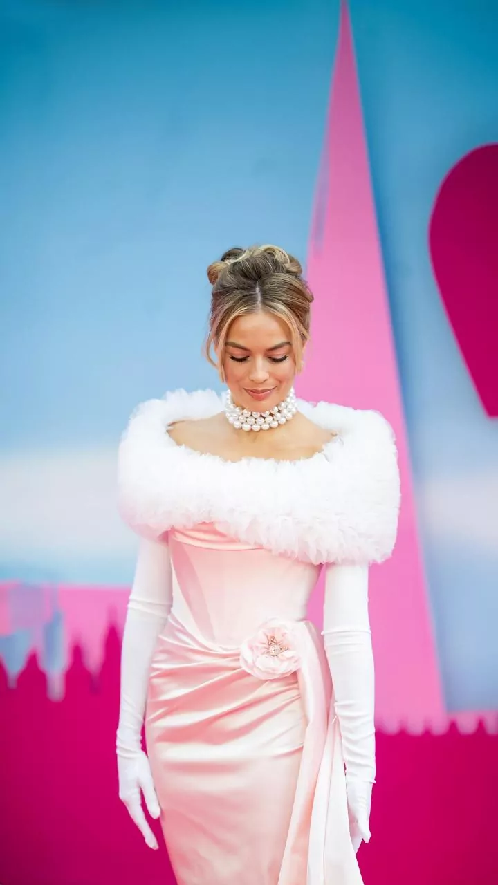 Margot Robbie’s Custom Chanel Ballgown Is A Victorian Dream With Modern Edge