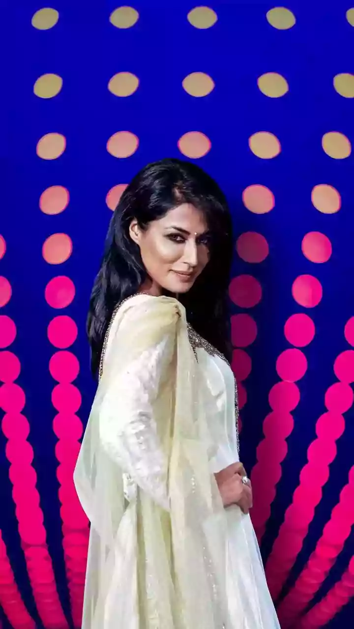 Chitrangda Singh: Mastering the Art of Saree Style with a Contemporary Twist