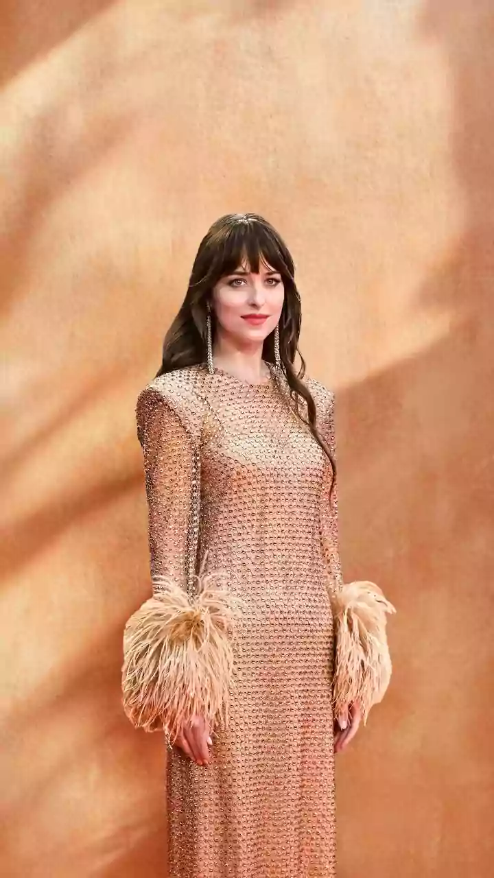 Dakota's $9,900 Valentino Look: Campaign Buzz!