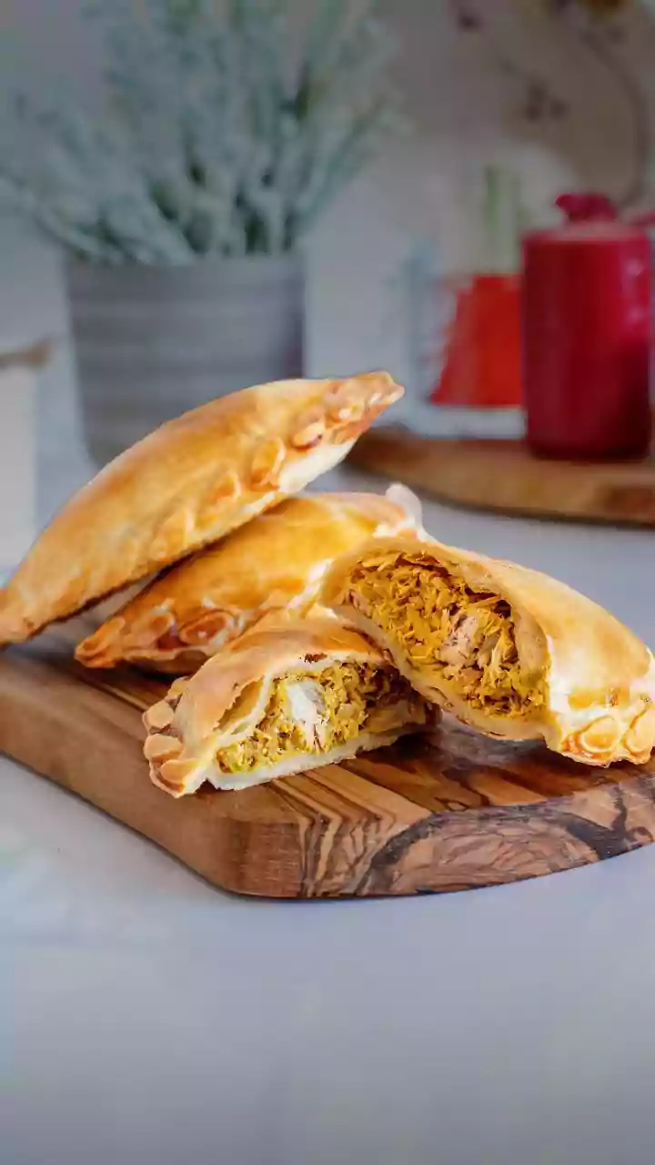 Pastel assado de frango com milho: receita com massa leve que derrete na boca