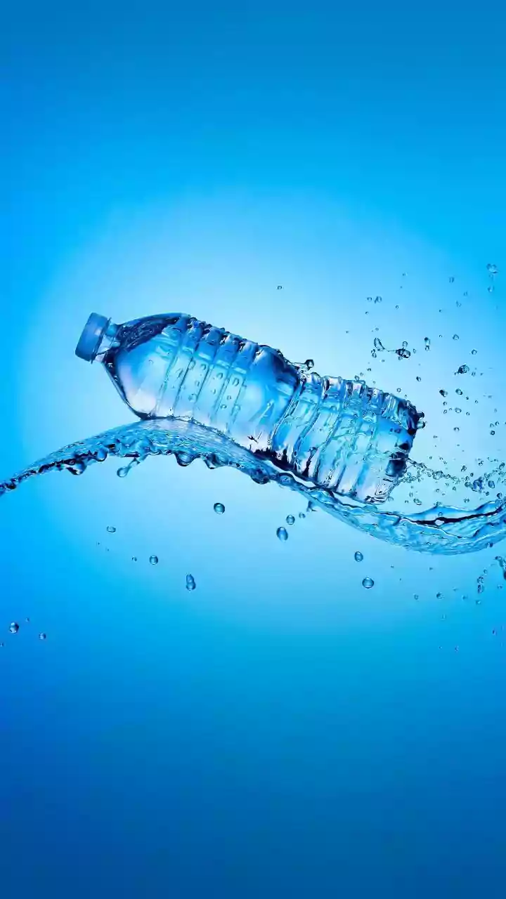 Why Electrolyte Enriched Water Is Better Than Sugary Drinks In Humid Weather Shifts