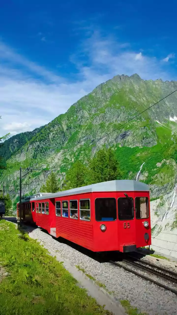 India's Toy Trains Keep Historic Mountain Travel Alive for Modern Passengers