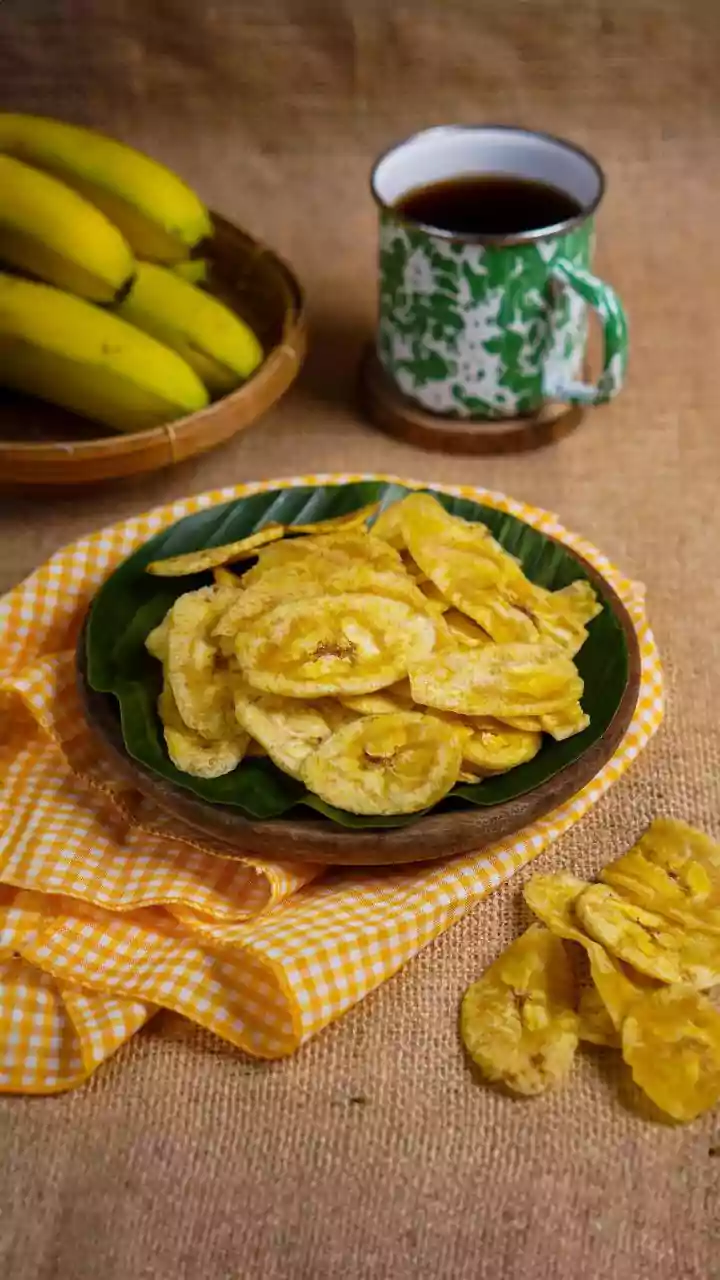 Oil free banana chips in air fryer that are unbelievably crunchy