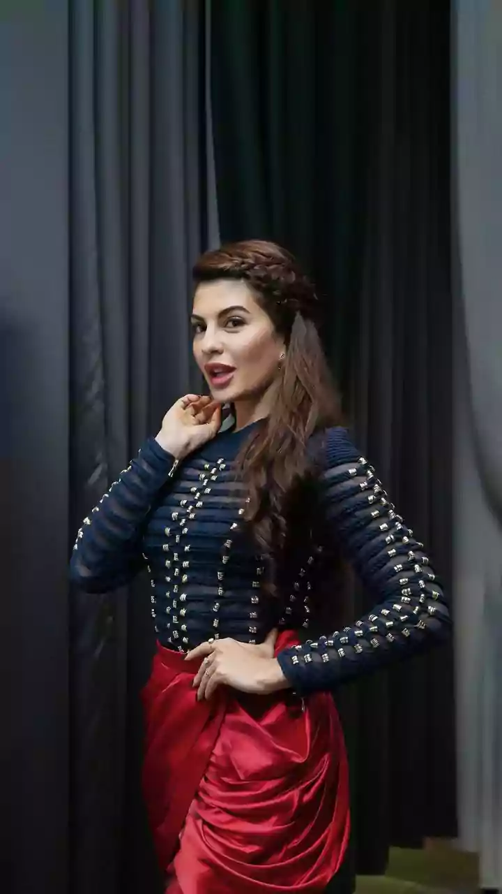 Exploring Jacqueline Fernandez's No-Gym Workouts: The Practical Appeal of a Weeklong Home-Fitness Diary