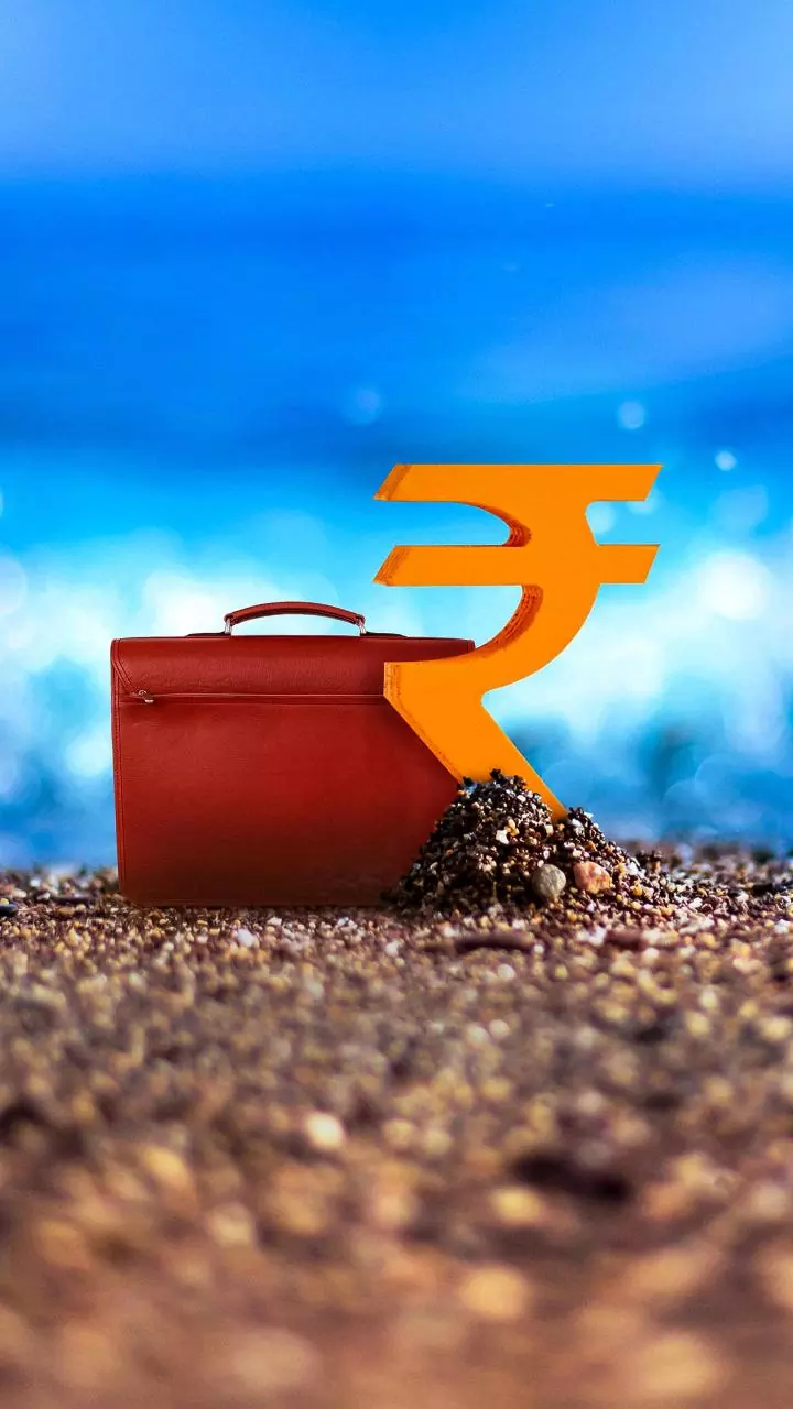 Not concerned about rupee at all: Sanjeev Sanyal