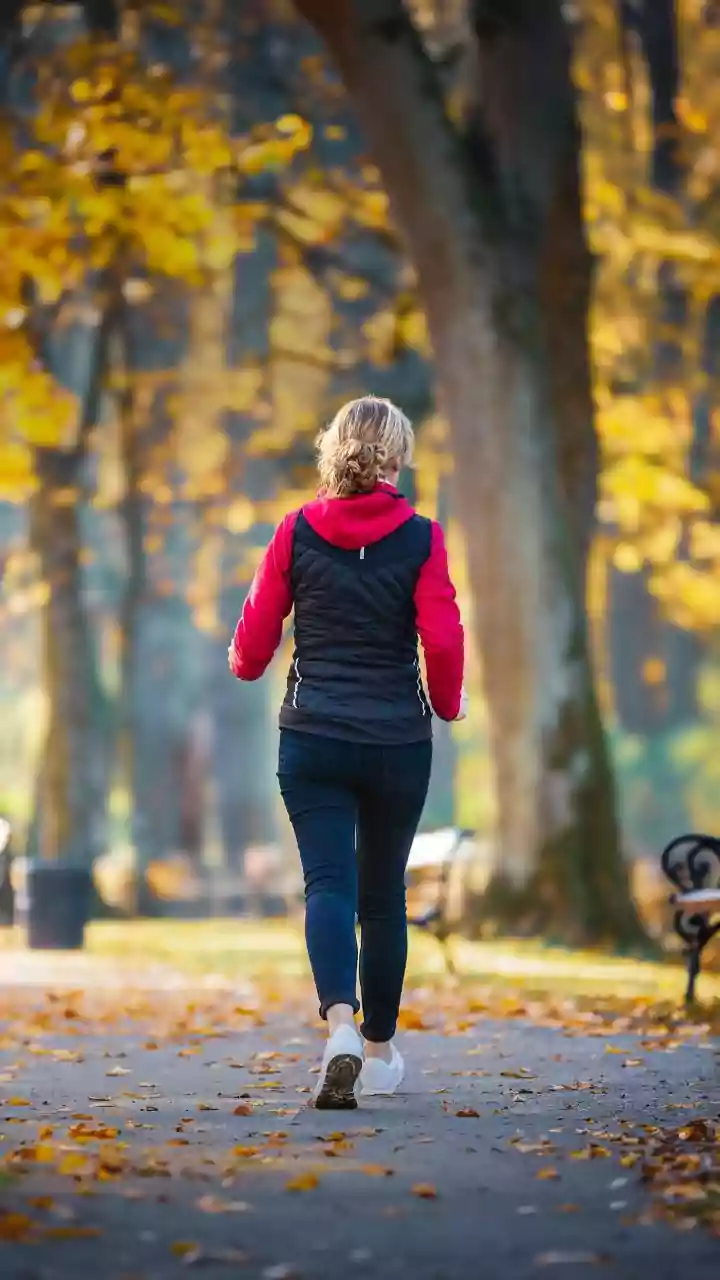 How Desk Workers Gain Stamina Safely With Daily Zone-2 Brisk Walking