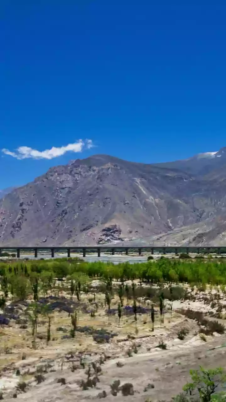 Tanggula: The World's Highest Railway Station - A Journey Above the Clouds