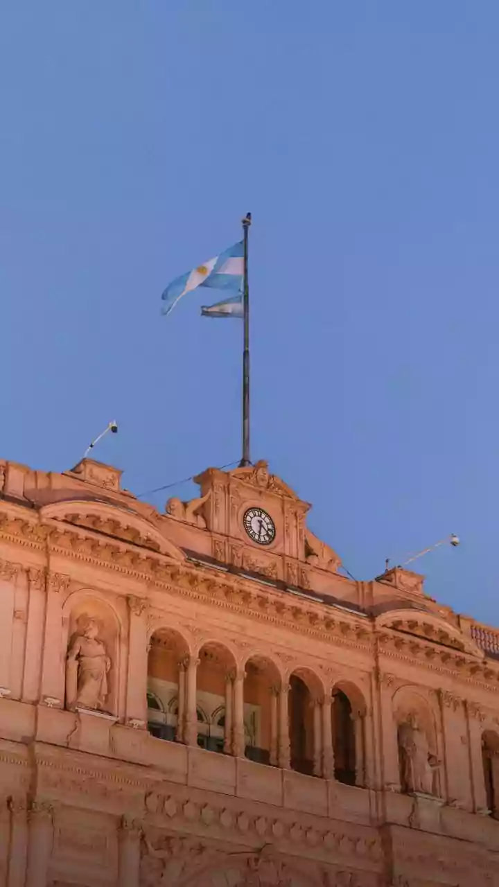 Governo da Argentina deporta jornalista brasileiro crítico de Javier Milei