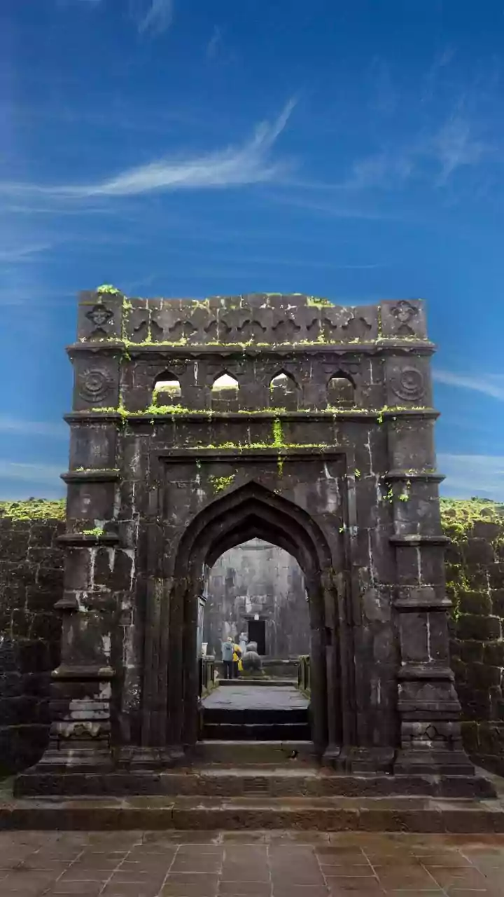 Discover Mandu's monsoon palaces without spending heavy travel money this weekend