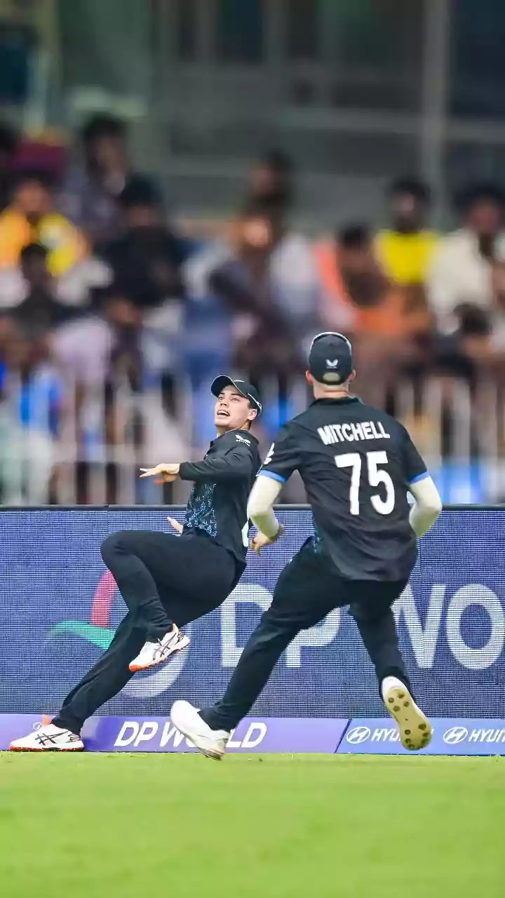 Watch: Mark Chapman and Mitchell Pull Off Stunning Relay Catch on the Boundary in New Zealand vs UAE