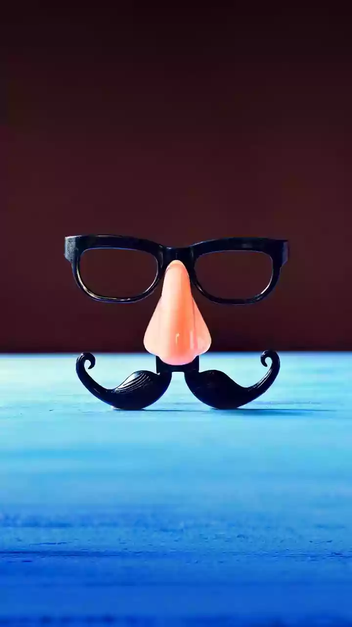 Se você vir seu filho desenhando um bigode e usando um celular, preocupe-se; saiba por que