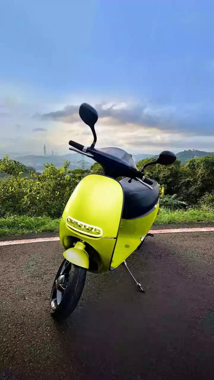 Ola Electric Shares Fall 3% After Bhavish Aggarwal Sells ₹142 Crore Stake