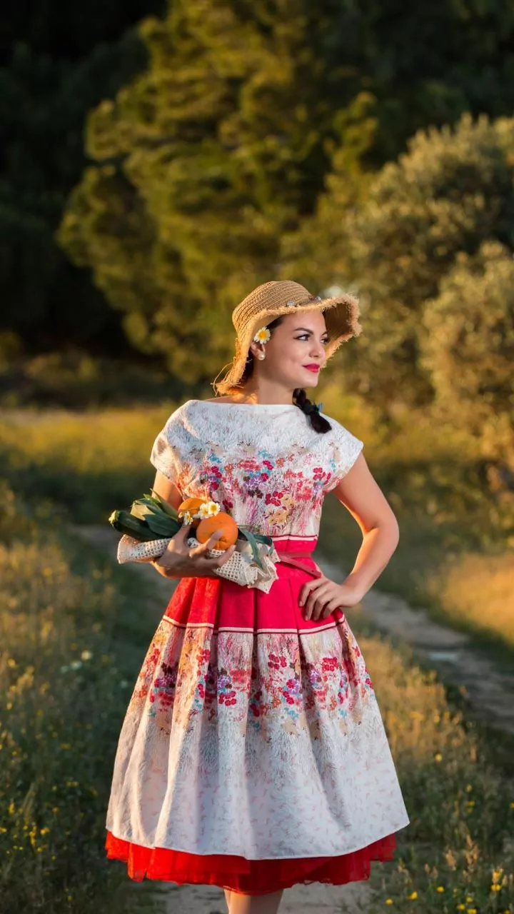 Vintage-Inspired Dressing Is The Anti-Boring Summer Move