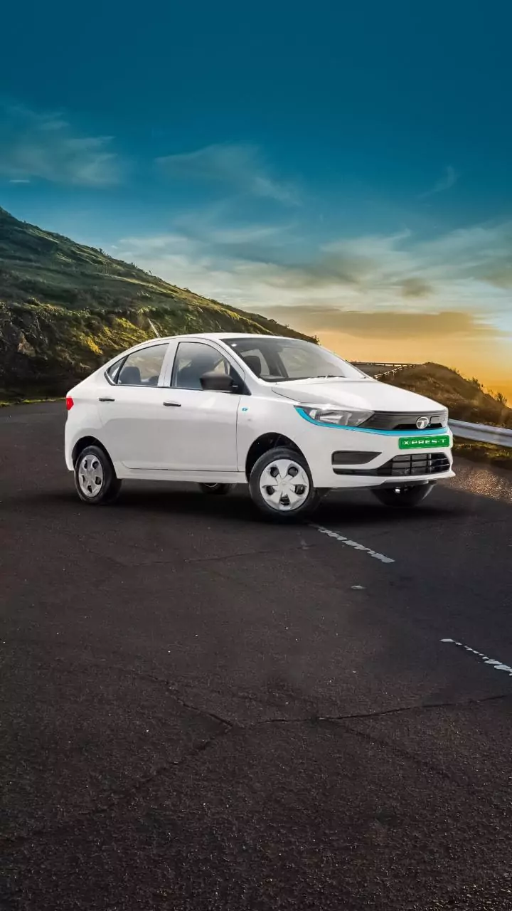 Passenger vehicle dispatches rise 27 pc year-on-year in December 2025: SIAM