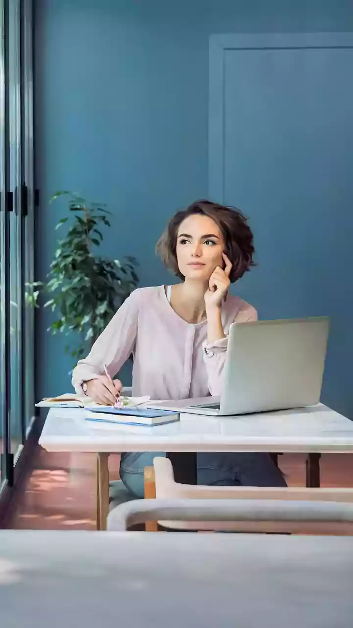 How Young Workers Navigate Portfolio Careers By Balancing Remote Roles With Side Consultancies