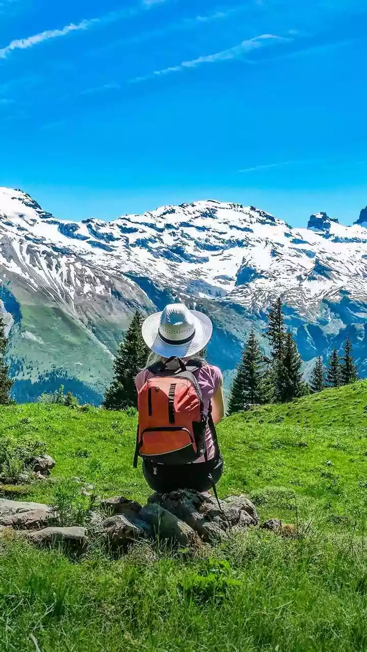 6 Solo Travel Spots: Women's Guide for 2026