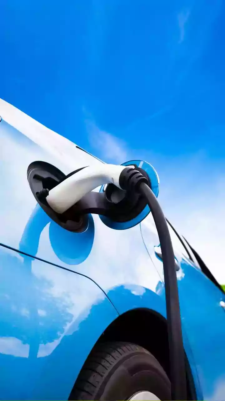 Carregar o carro elétrico em casa no horário errado pode sair mais caro; entenda