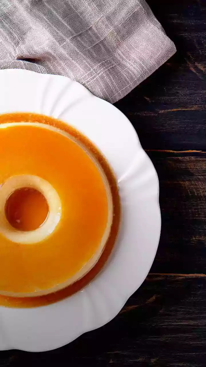 Pudim de pão aproveita sobras e vira sobremesa cremosa que derrete na boca