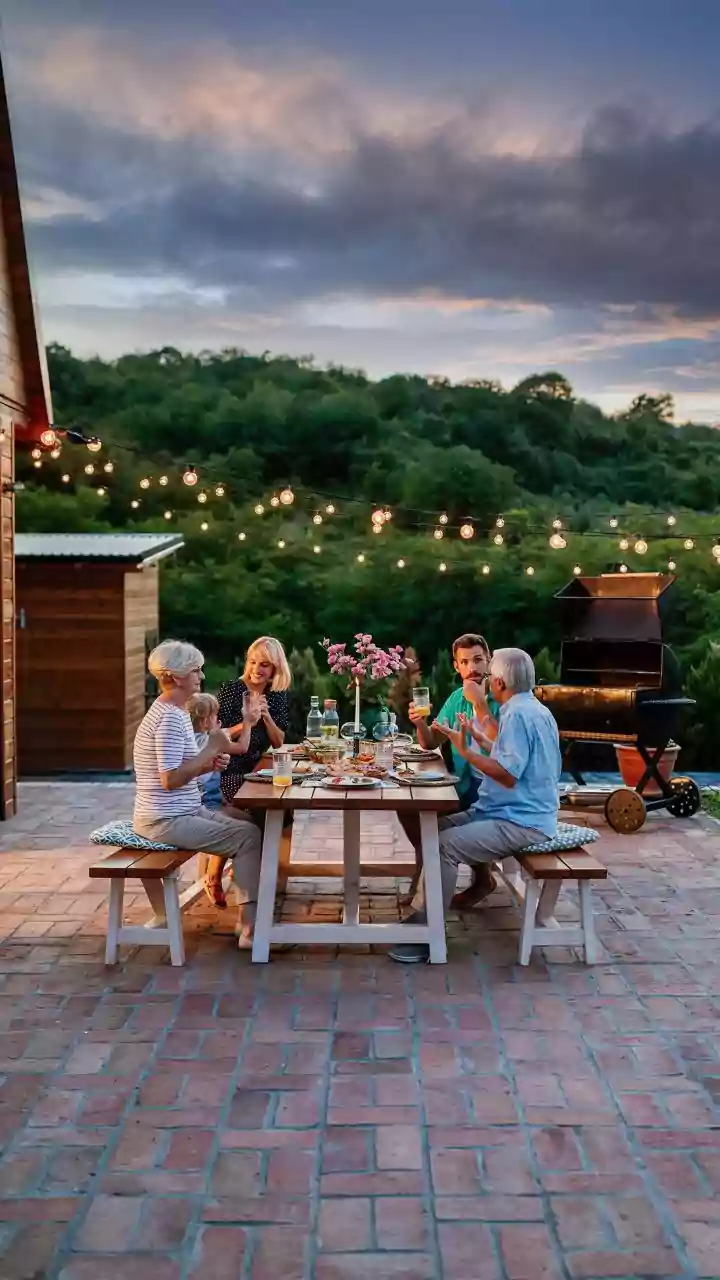 How Spending Trackers Help Families Enjoy Short Festive Getaways Without Going Broke