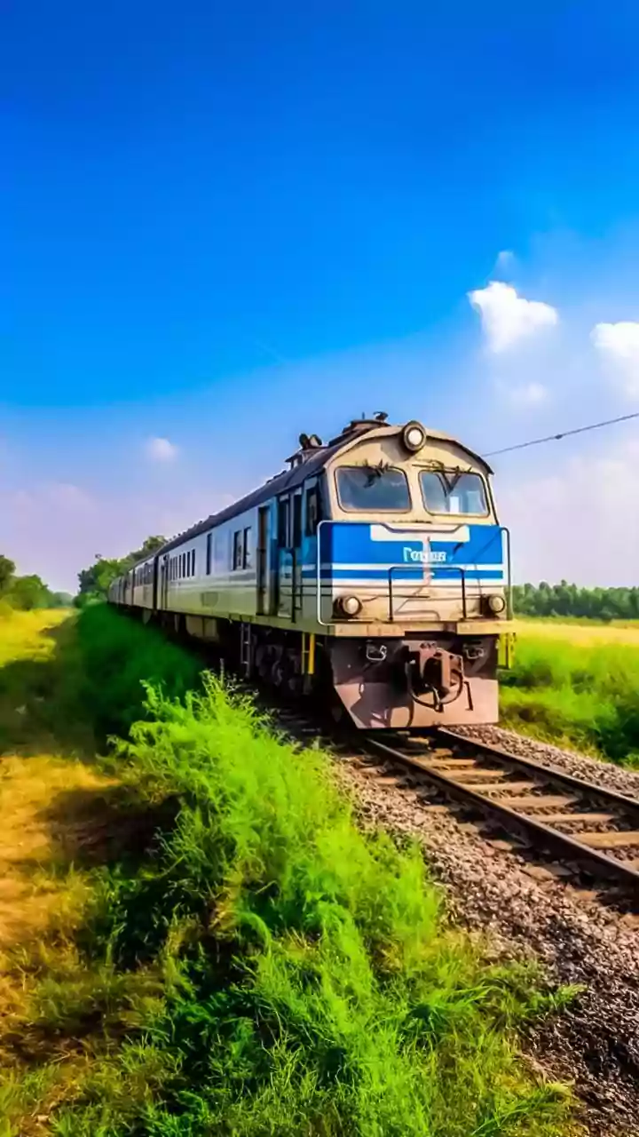 Gatimaan Express: India's Pioneer Semi-High-Speed Train Marks a Decade of Swift Journeys