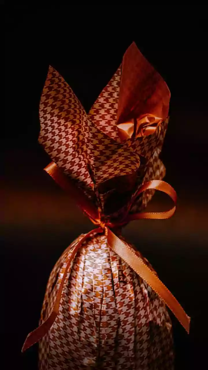 How To Reuse Fabric, Paper And Household Materials For Festive Gift Wrapping