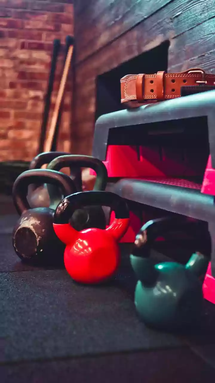 Step aerobics or kettlebell swings: Which strengthens lower back?