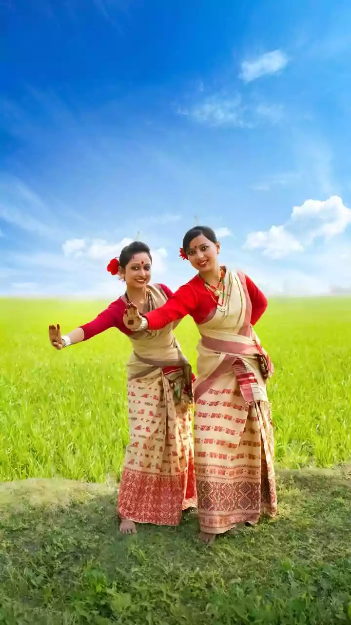 Bodo Folk Dance ‘Bagurumba’ Takes Over Assam As Over 10,000 Artistes Perform It During PM Modi’s Visit | VIRAL