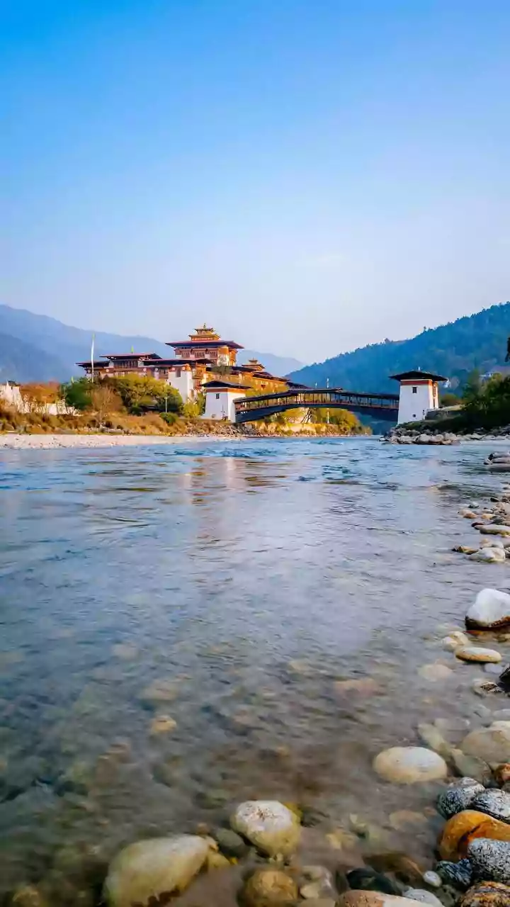 How Visa-Free Overland Travel Rules Open Scenic Border Crossing Destinations In Neighbouring Countries Today
