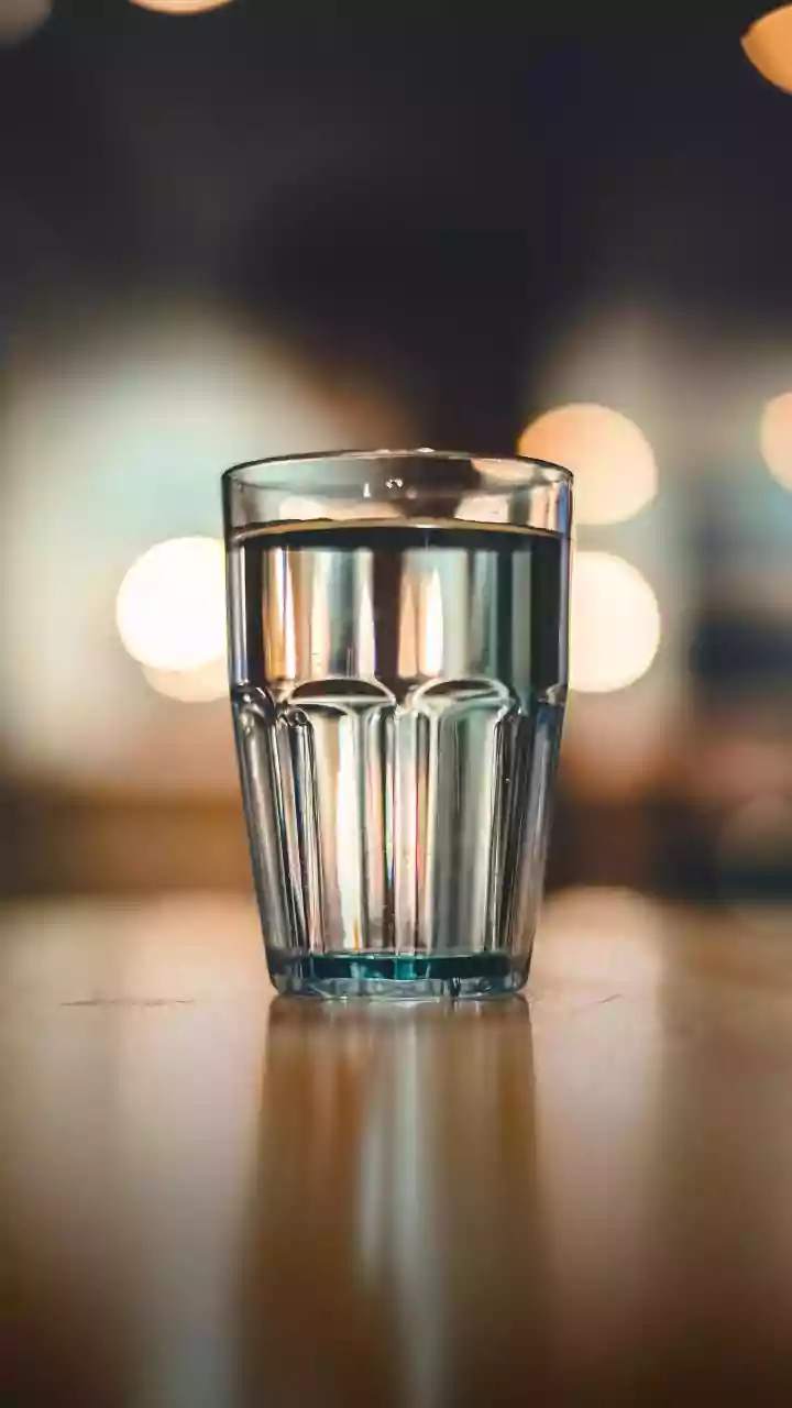 The Unasked-For Water: How Restaurants Influence Your Choices