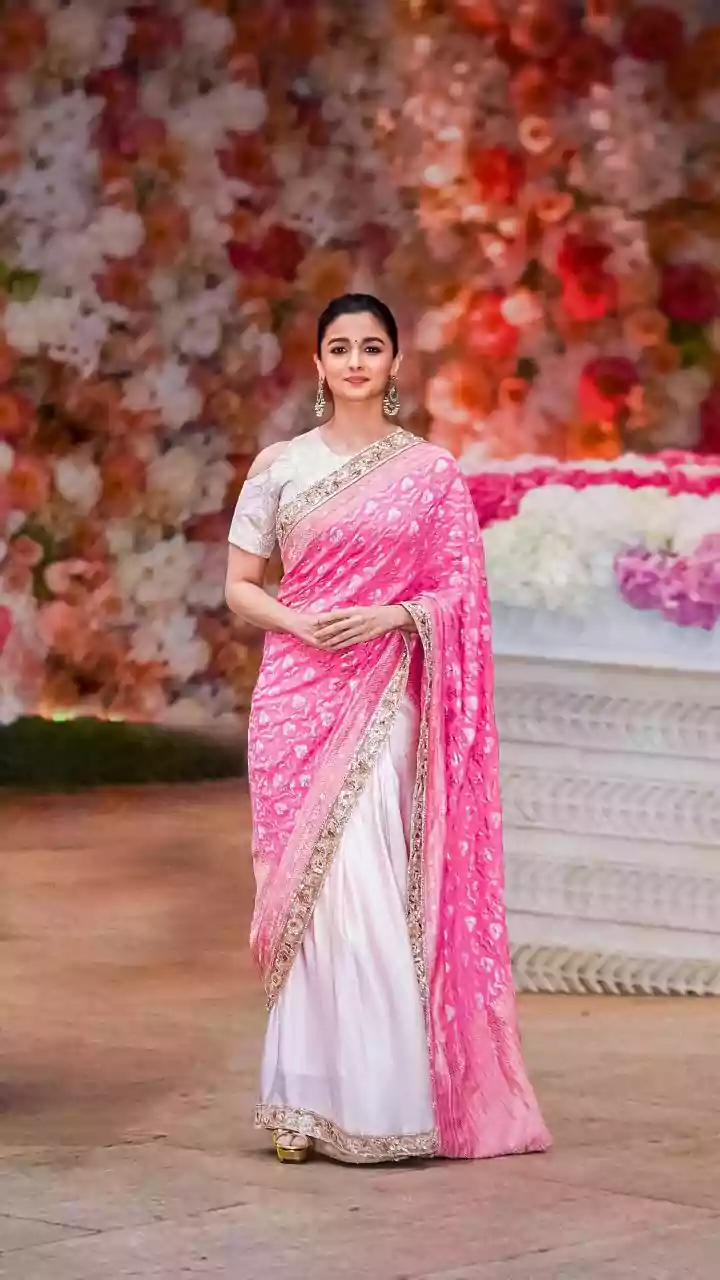 Navratri Dressing Gets A Bollywood Moodboard With These Ethnic Looks
