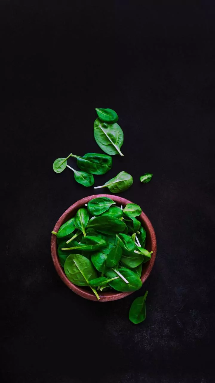 Spinach Secrets: Harnessing Benefits While Avoiding Raw Risks