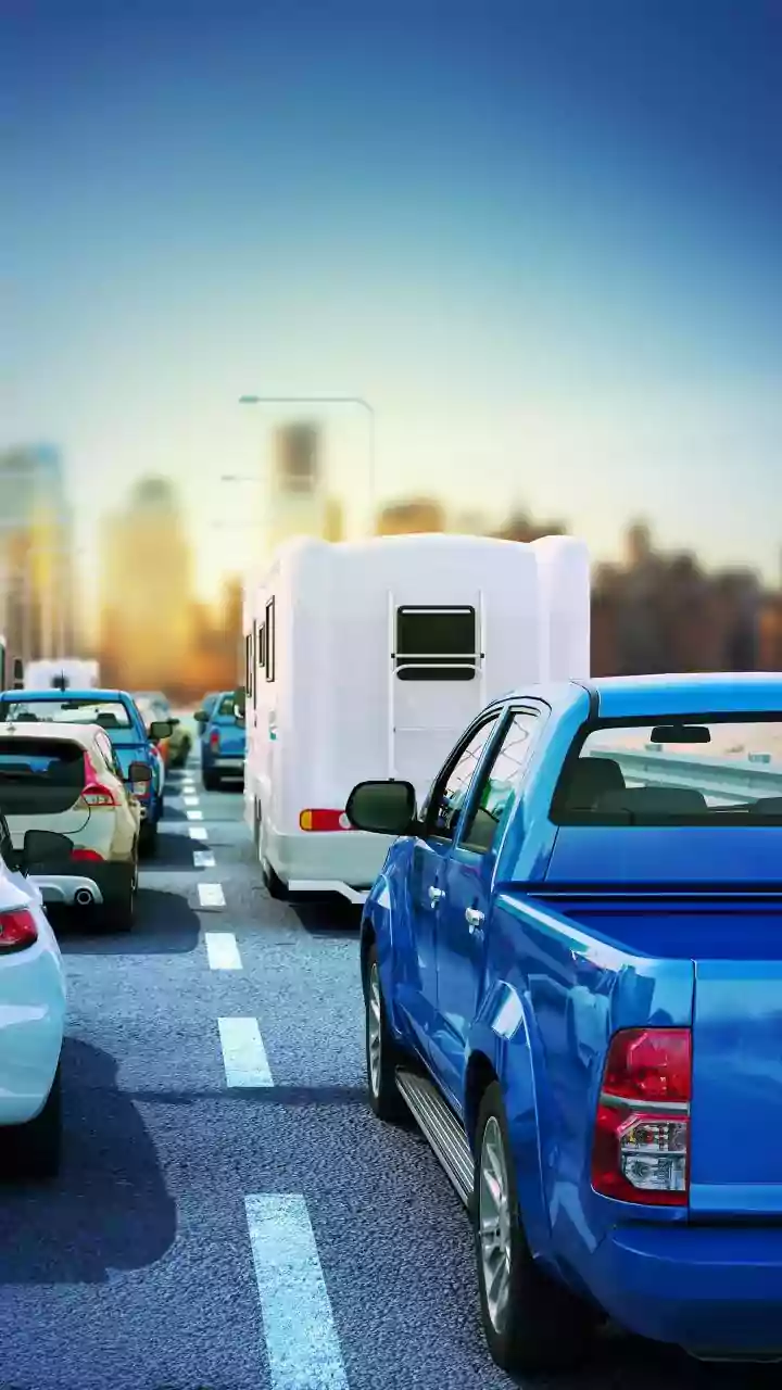 Delhi's Pollution Fight: Crackdown and Challenges