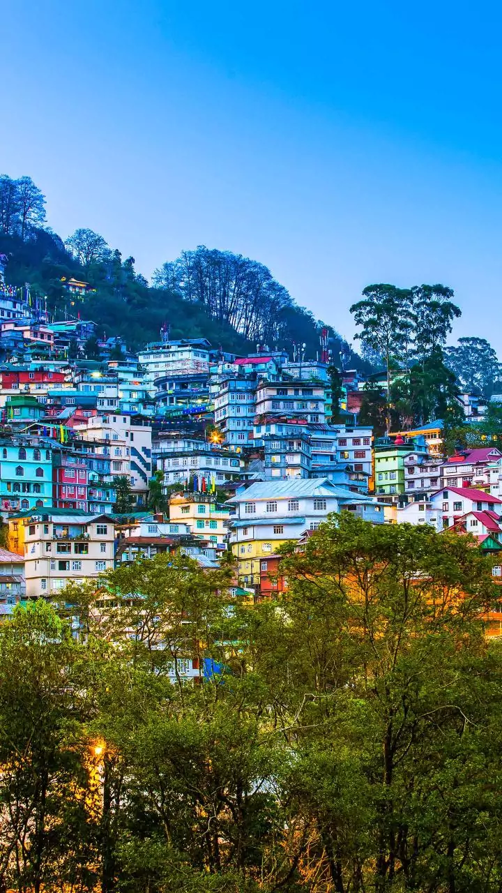 Planning travel now? Hills or beaches—which feels better in current weather