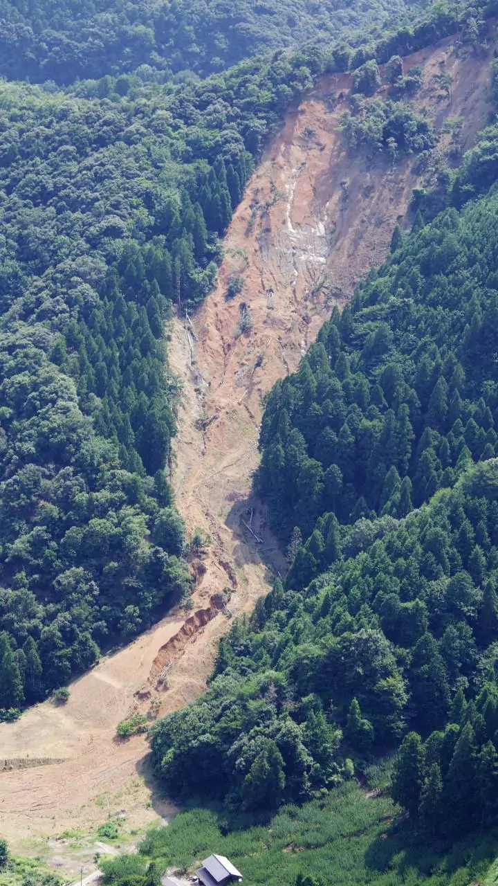 Massive landslide in Himachal's Mandi; nine houses evacuated